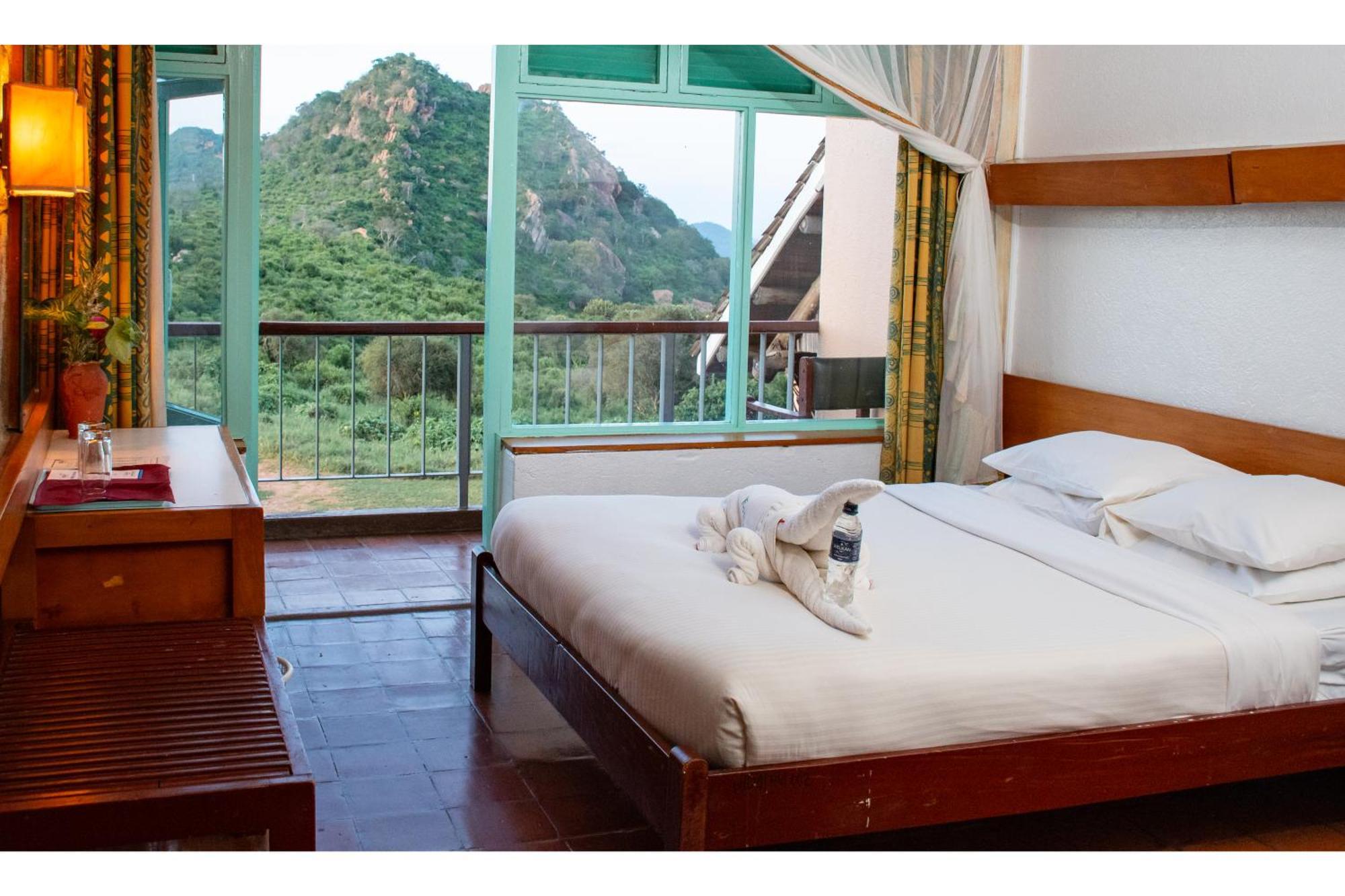 Ngulia Safari Lodge Ithumba エクステリア 写真