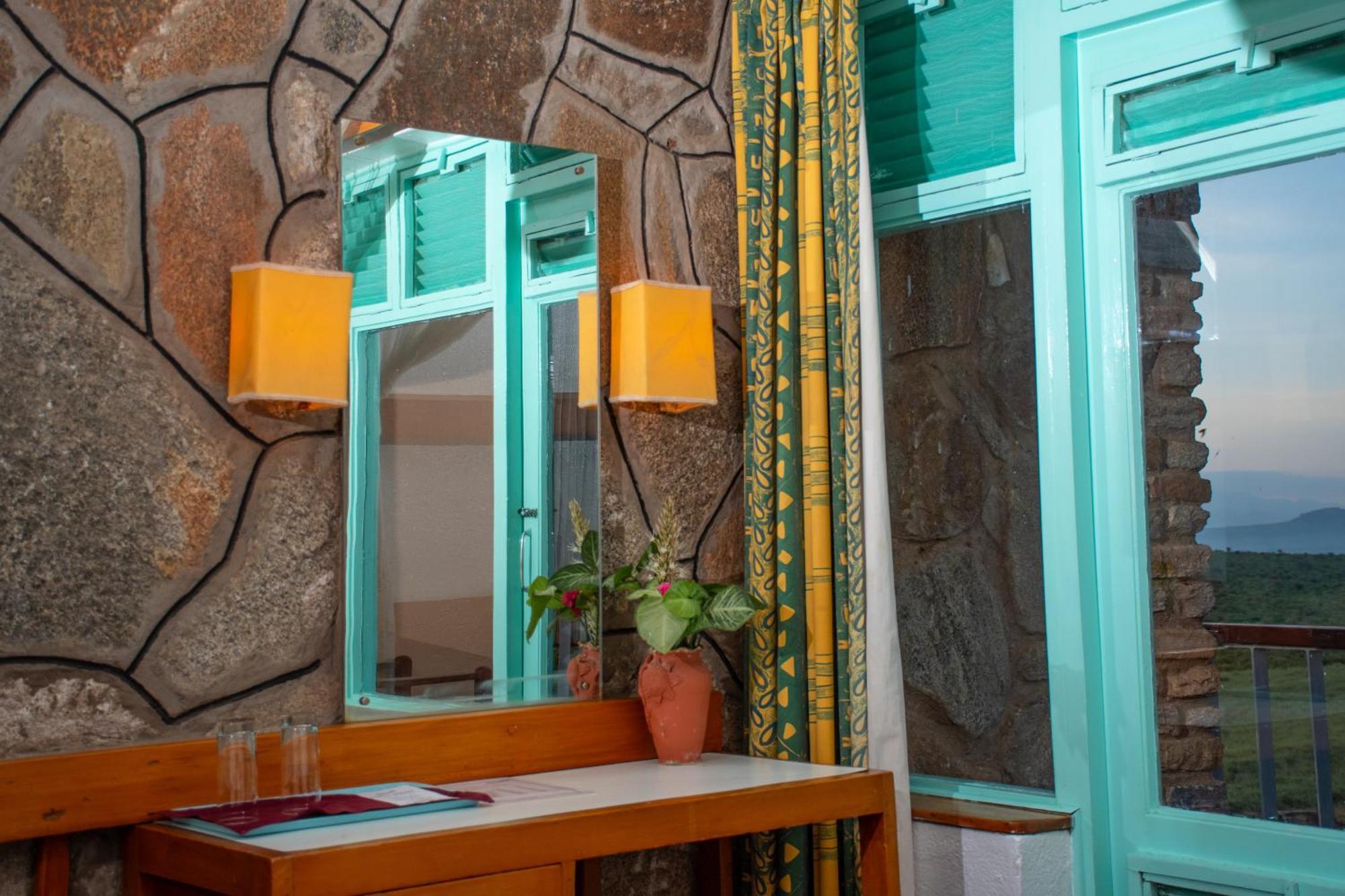 Ngulia Safari Lodge Ithumba エクステリア 写真