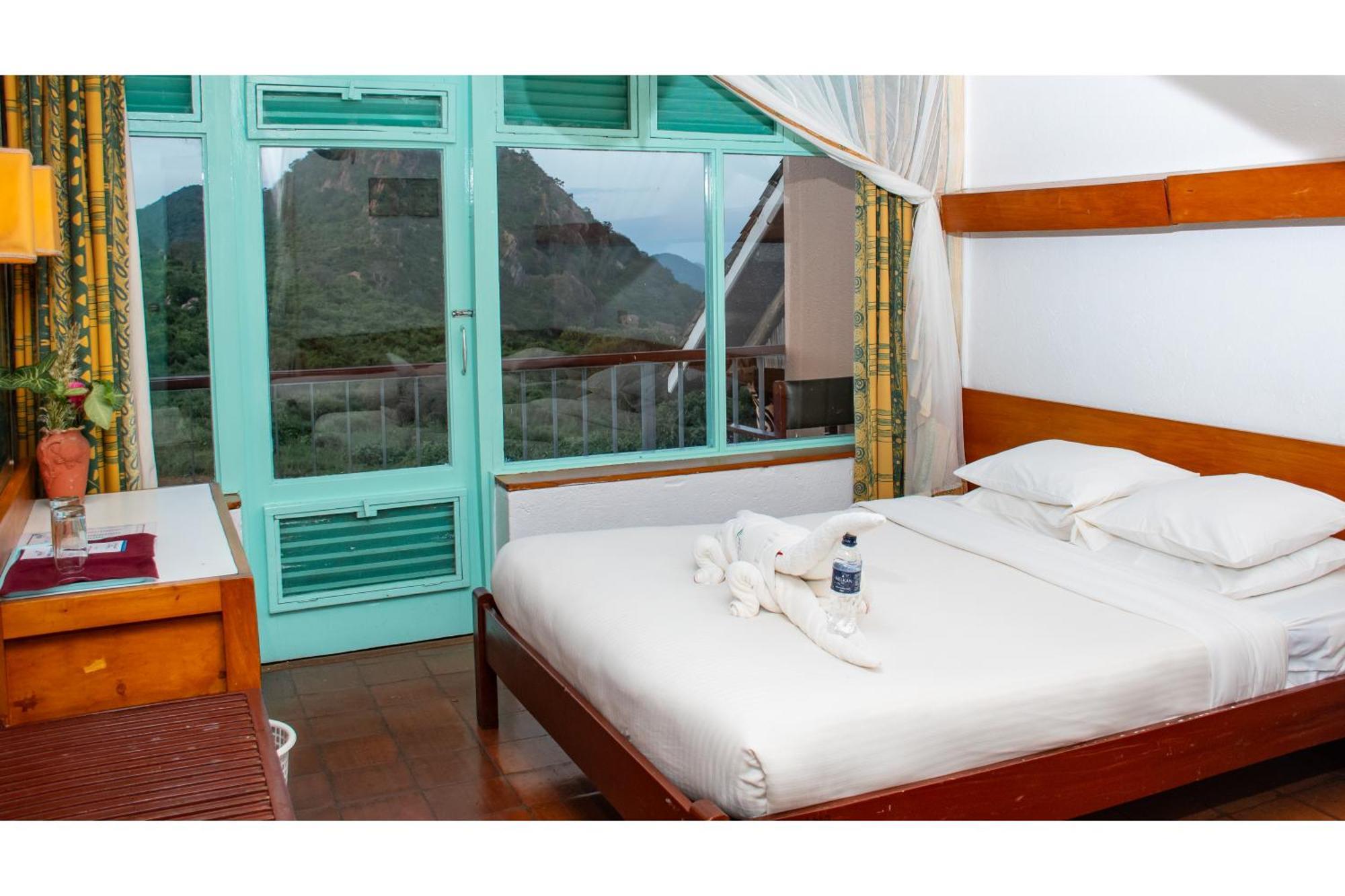 Ngulia Safari Lodge Ithumba エクステリア 写真