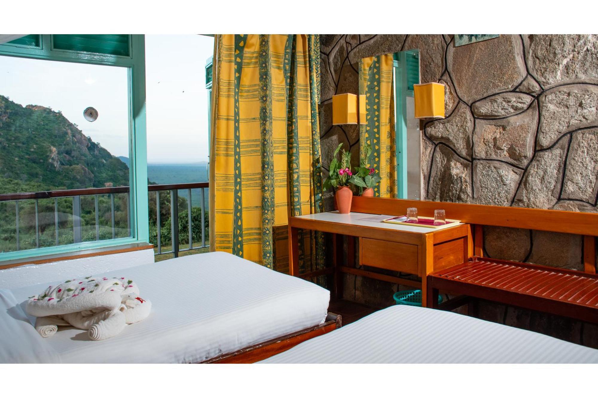 Ngulia Safari Lodge Ithumba エクステリア 写真