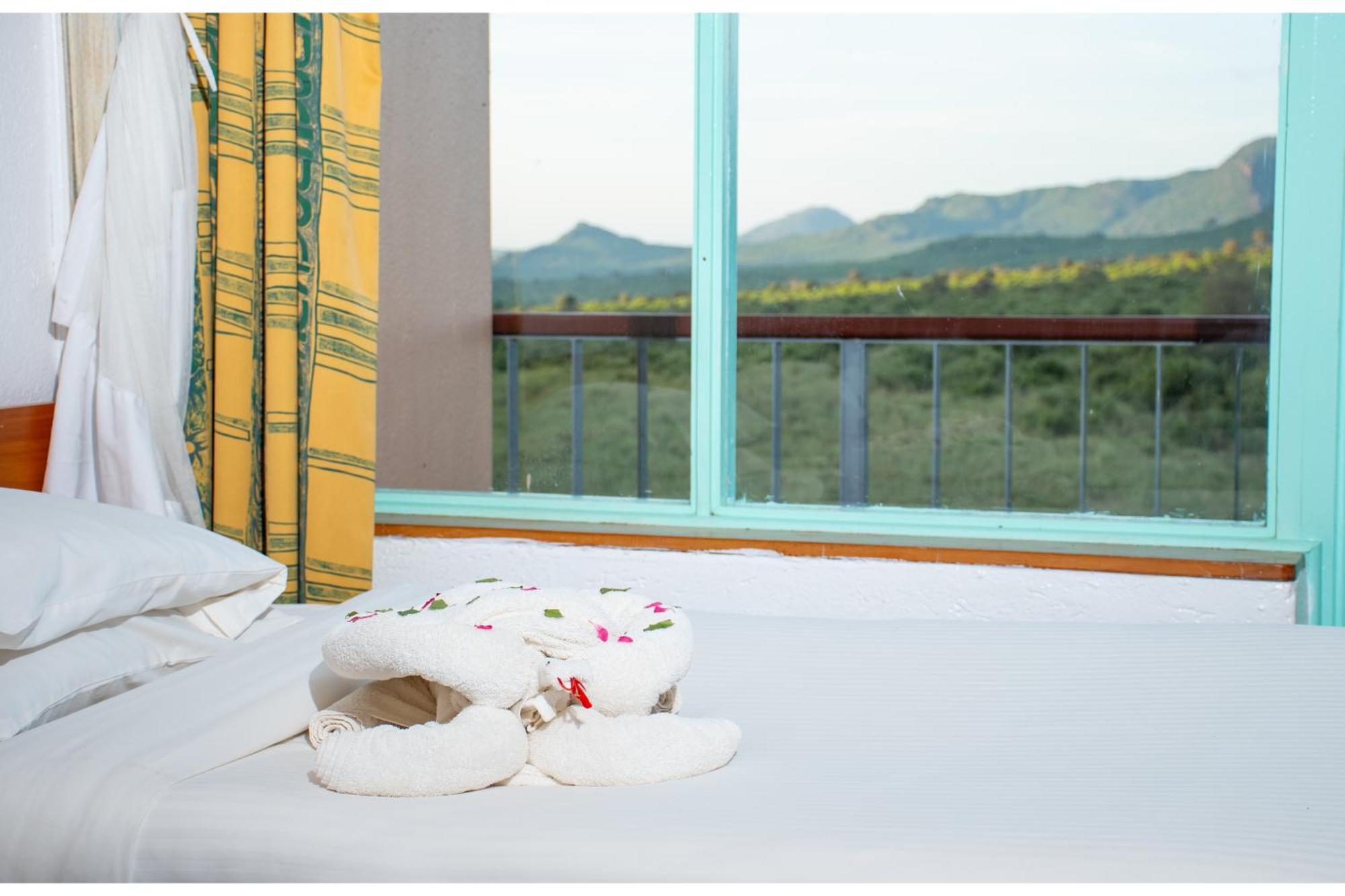 Ngulia Safari Lodge Ithumba エクステリア 写真