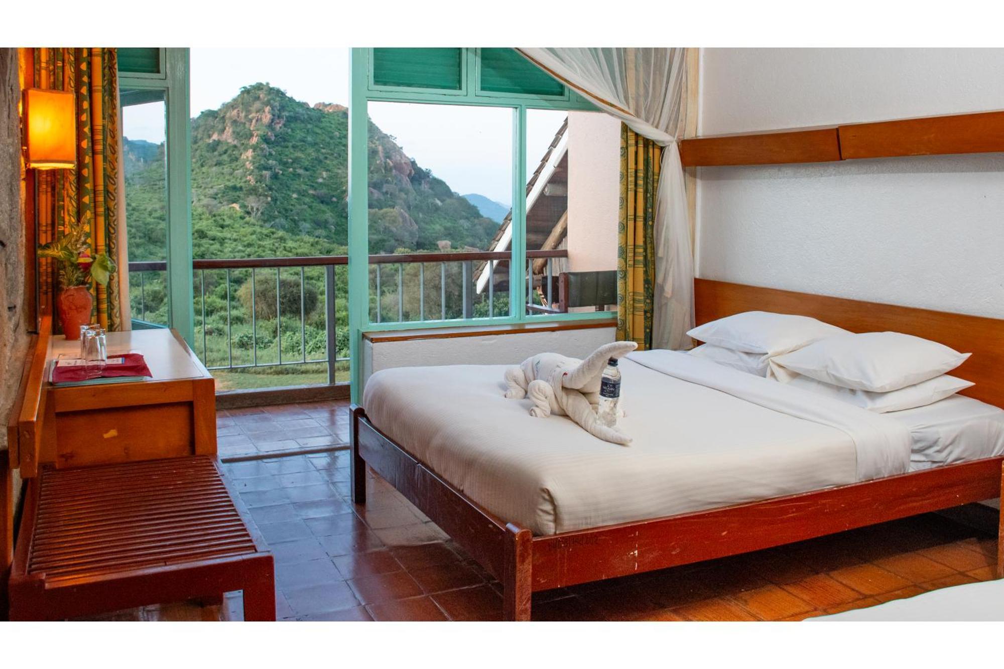 Ngulia Safari Lodge Ithumba エクステリア 写真