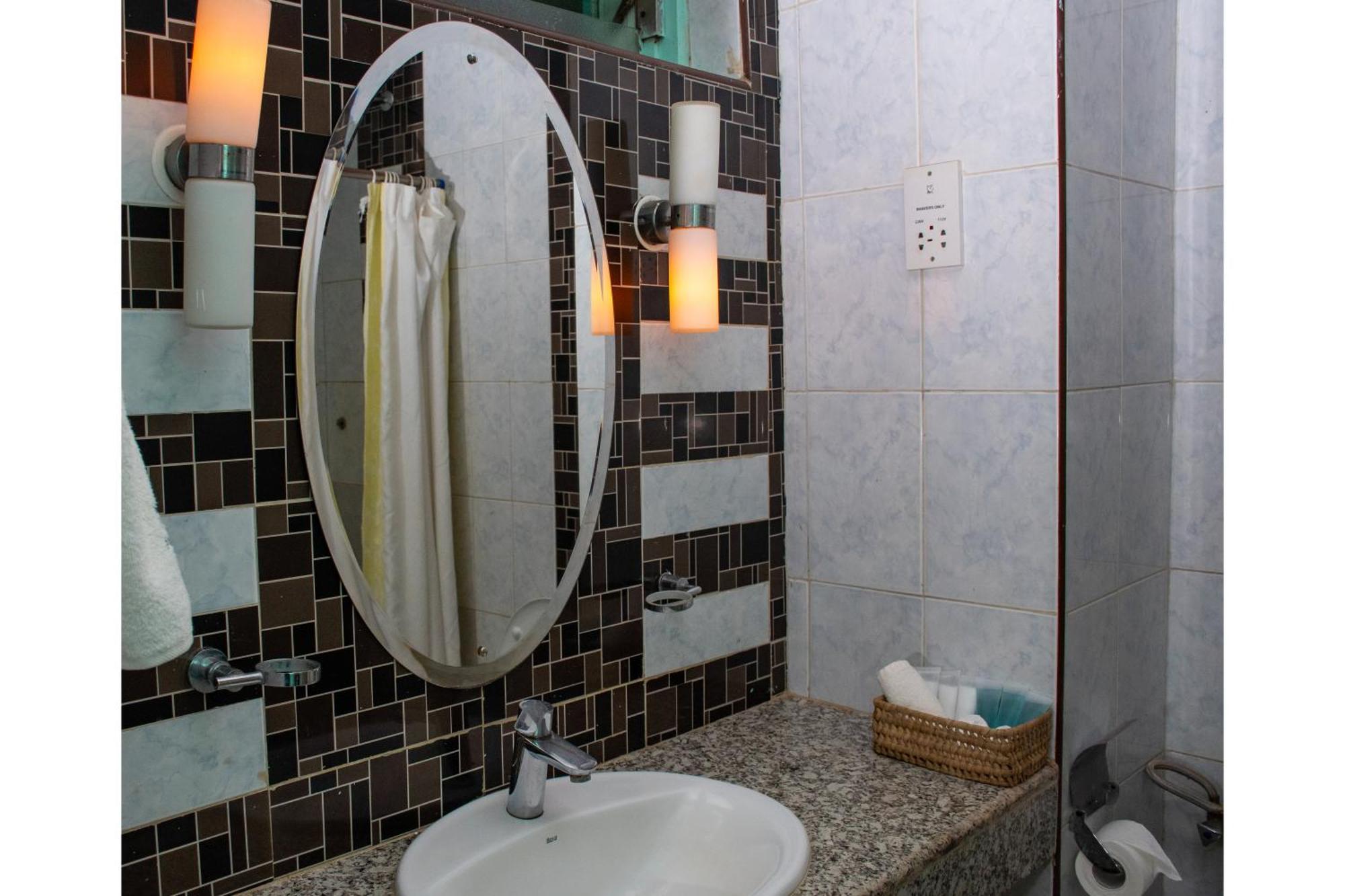 Ngulia Safari Lodge Ithumba エクステリア 写真
